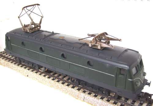 LIMA HO: Vintage SNCF Electric Locomotive in Fair used un-boxed condition (Italy)