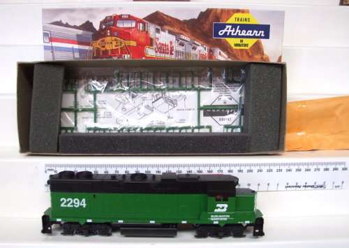 ATHEARN HO: Detailed BN EMD GP38-2 Locomotive in NEW boxed condition (USA)