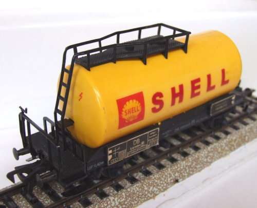 FLEISCHMANN HO: DB Vintage SHELL Gas Tanker in Good un-boxed condition (GERMANY)