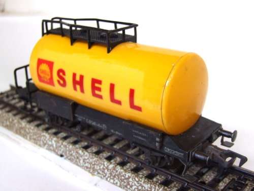 FLEISCHMANN HO: DB Vintage SHELL Gas Tanker in Good un-boxed condition (GERMANY)