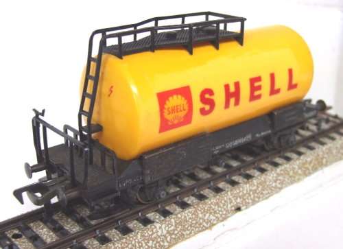 FLEISCHMANN HO: DB Vintage SHELL Gas Tanker in Good un-boxed condition (GERMANY)