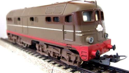 LIMA HO: Vintage FS Brown Freight Locomotive in good un-boxed operating condition (Italy)