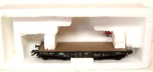 ROCO HO: Detailed German WWII Flatbed Car for Battle Tanks in Good un-boxed condition (Austria)