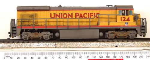 BACHMANN HO: Detailed UP Weathered EMD American GP Locomotive in Good boxed condition (HKong)