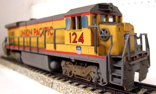 BACHMANN HO: Detailed UP Weathered EMD American GP Locomotive in Good boxed condition (HKong)