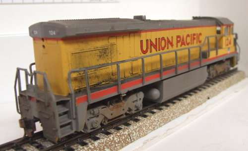 BACHMANN HO: Detailed UP Weathered EMD American GP Locomotive in Good boxed condition (HKong)