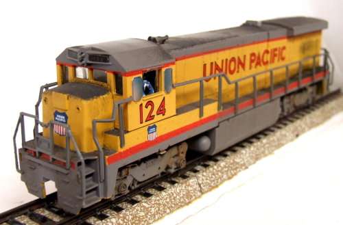 BACHMANN HO: Detailed UP Weathered EMD American GP Locomotive in Good boxed condition (HKong)