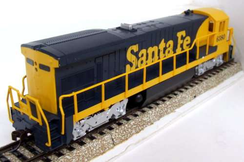 SALE::BACHMANN HO: Detailed SF EMD B23/B30-7 Locomotive in NEW boxed condition (China)