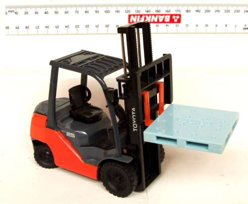 TOYOTA G: Detailed Forklift with pallet 1:23 Scale in Good Un-boxed condition.