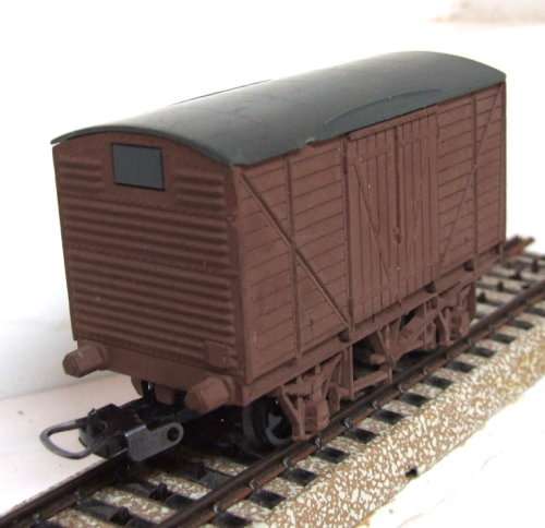 LIMA OO:  English Painted Freight Wagon in Fair condition(Italy)