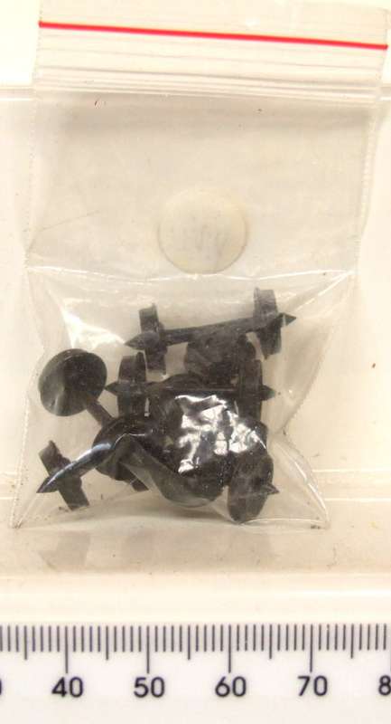 ACCESSORIES HO: On Auction is this 7pc Athearn Type Metal DC Wheelsets in Like New condition.