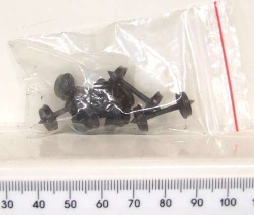 ACCESSORIES HO: On Auction is this 7pc Athearn Type Metal DC Wheelsets in Like New condition.