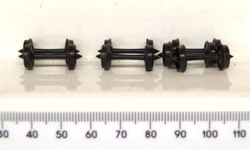 ACCESSORIES HO: On Auction is this 7pc Athearn Type Metal DC Wheelsets in Like New condition.
