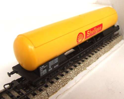 LIMA HO: SHELLGAS Tanker Wagon in fair un-boxed condition (Italy)