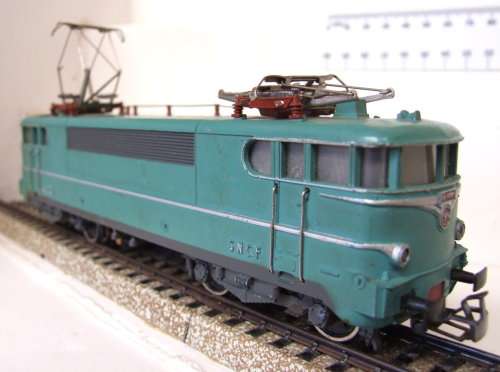 MARKLIN HO: Vintage All Metal SNCF Electric Loco in Fair Used un-boxed condition (Germany)