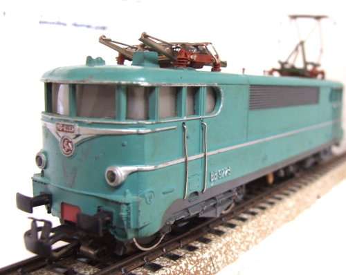 MARKLIN HO: Vintage All Metal SNCF Electric Loco in Fair Used un-boxed condition (Germany)