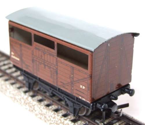 HORNBY DUBLO OO:  Vintage English Tin Metal Live Stock Car in Good condition(England)