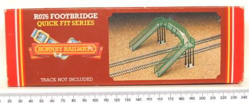 HORNBY OO:  Vintage Un-assembled Double Track Footbridge in New Boxed condition(England)
