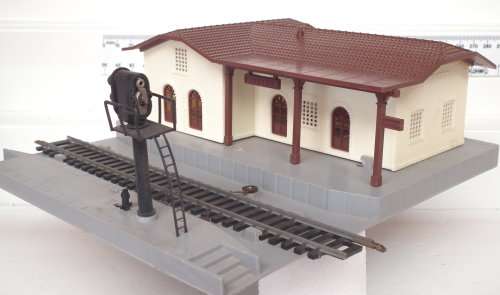 LIMA HO: Station Building with Working Signal and Insulation Track in Very Good Un-boxed condition