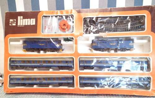 LIMA  HO: SAR`BLUE TRAIN` E444 Passenger Train Set in Very Good boxed condition (Italy)
