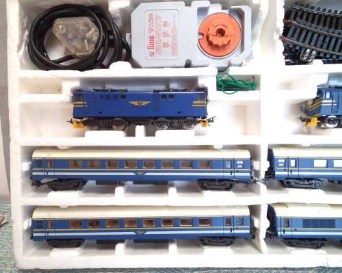 LIMA  HO: SAR`BLUE TRAIN` E444 Passenger Train Set in Very Good boxed condition (Italy)