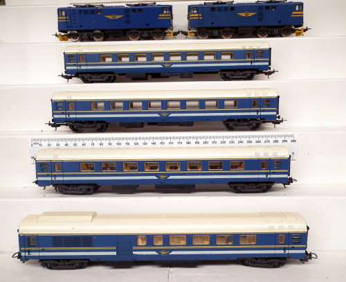 LIMA  HO: SAR`BLUE TRAIN` E444 Passenger Train Set in Very Good boxed condition (Italy)