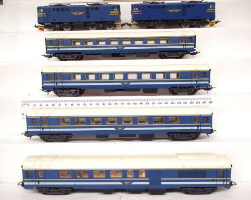 LIMA  HO: SAR`BLUE TRAIN` E444 Passenger Train Set in Very Good boxed condition (Italy)