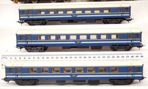 LIMA  HO: SAR`BLUE TRAIN` E444 Passenger Train Set in Very Good boxed condition (Italy)