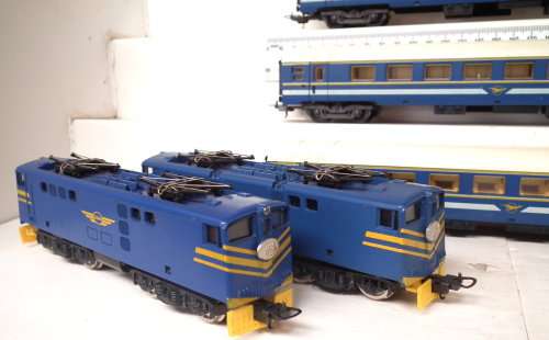 LIMA  HO: SAR`BLUE TRAIN` E444 Passenger Train Set in Very Good boxed condition (Italy)