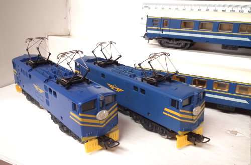 LIMA  HO: SAR`BLUE TRAIN` E444 Passenger Train Set in Very Good boxed condition (Italy)