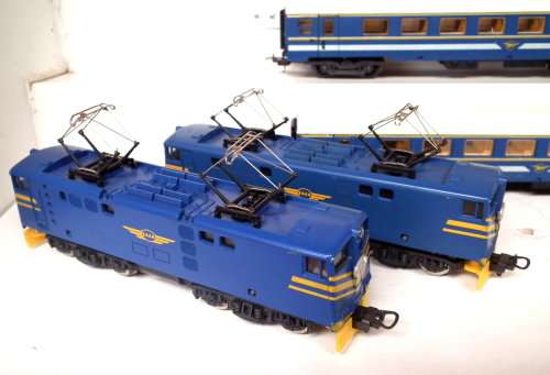 LIMA  HO: SAR`BLUE TRAIN` E444 Passenger Train Set in Very Good boxed condition (Italy)
