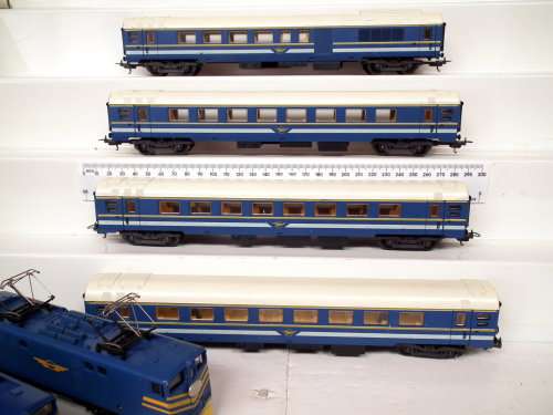 LIMA  HO: SAR`BLUE TRAIN` E444 Passenger Train Set in Very Good boxed condition (Italy)