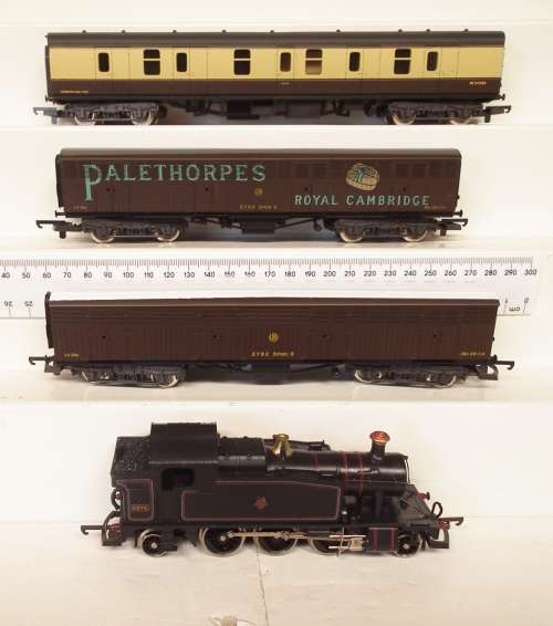 LIMA  OO: English Train Set (10 9706 G) in LIKE NEW boxed condition (Italy)