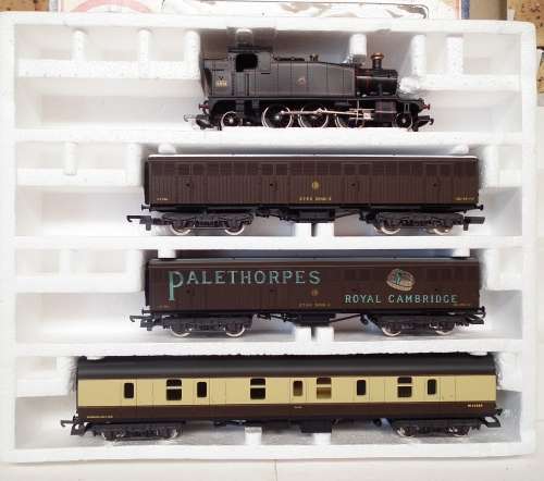 LIMA  OO: English Train Set (10 9706 G) in LIKE NEW boxed condition (Italy)