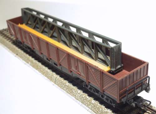 LIMA HO: European High Sided Freight Wagon With Load in Good Un-boxed condition (Italy)