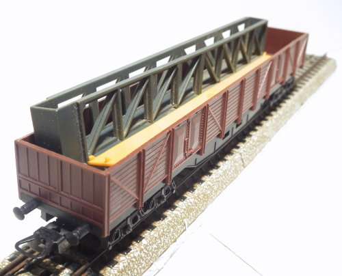 LIMA HO: European High Sided Freight Wagon With Load in Good Un-boxed condition (Italy)