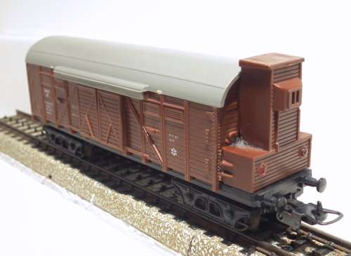 LIMA HO: SNCF Freight Wagon with Sliding Doors + Taillights in Good unboxed condition (Italy)