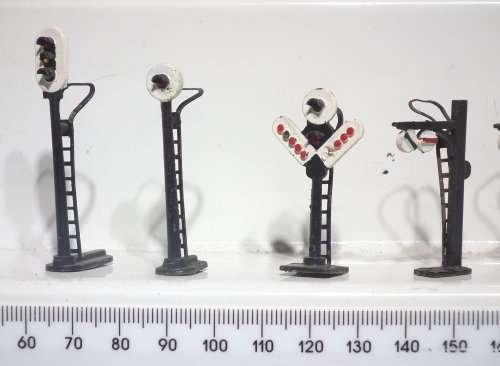 ACCESSORIES HO: 7pc Mixed Lot of Static Metal Signals in Good Used condition.