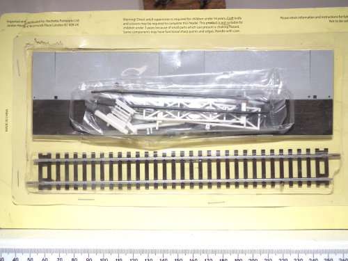 SCENERY OO: English Road Crossing Kit in New Un-Assembled Boxed condition(China)