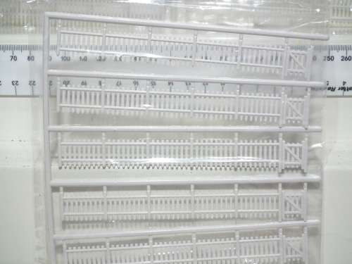 SCENERY OO:  15x English Picket Fences in New Un-assembled Boxed condition(China)