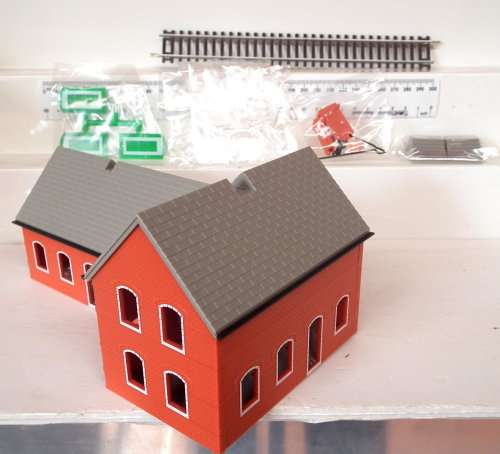 SCENERY OO: English Station Building with Track in New Partly Assembled Un-Boxed condition(China)