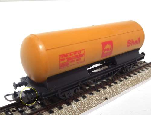 LIMA HO: Vintage SHELL Tanker Wagon in fair Un-Boxed and Used Condition (Italy)