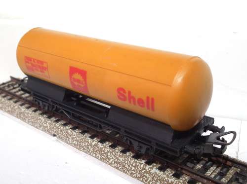 LIMA HO: Vintage SHELL Tanker Wagon in fair Un-Boxed and Used Condition (Italy)