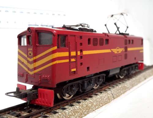 LIMA HO:  Red SAR `Suburban`  E5 Locomotive in Good un-boxed Operating condition.(Italy)