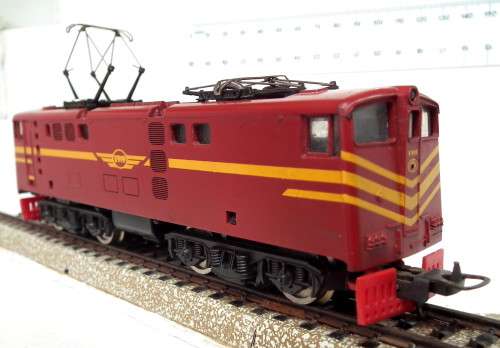 LIMA HO:  Red SAR `Suburban`  E5 Locomotive in Good un-boxed Operating condition.(Italy)