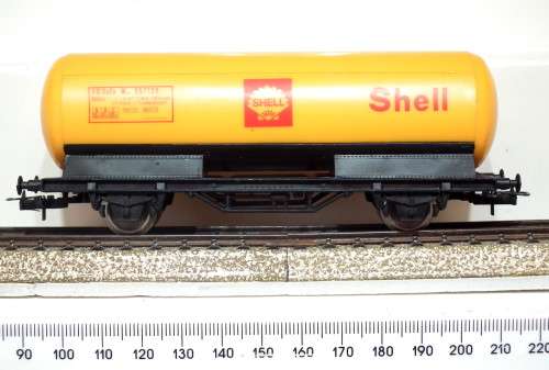 LIMA HO:  SHELL Tanker Wagon in Good Un-Boxed and Used Condition (Italy)