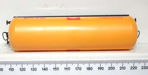 LIMA HO:  SHELL Tanker Wagon in Good Un-Boxed and Used Condition (Italy)