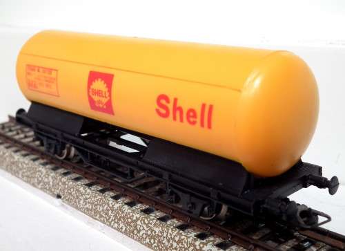 LIMA HO:  SHELL Tanker Wagon in Good Un-Boxed and Used Condition (Italy)