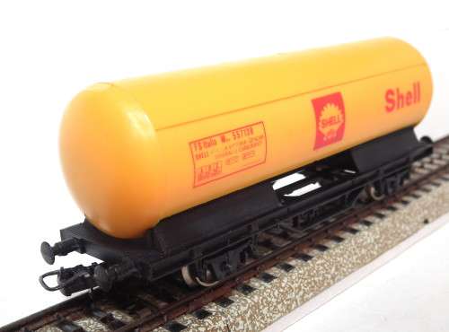 LIMA HO:  SHELL Tanker Wagon in Good Un-Boxed and Used Condition (Italy)