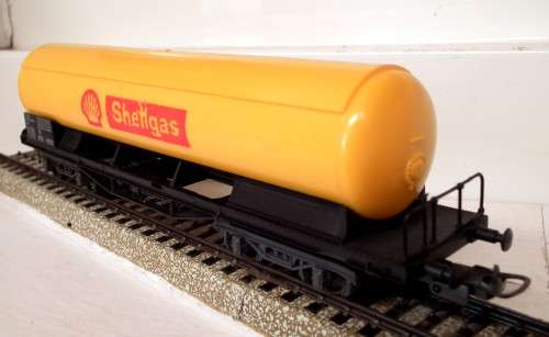 LIMA HO: Vintage SHELL Tanker Wagon in Good used, Un-Boxed Condition (Italy)